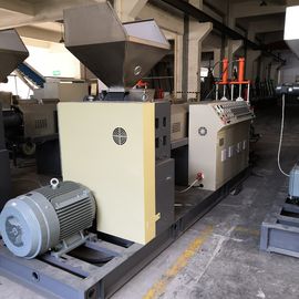 Maszyna do recyklingu tworzyw sztucznych PP 75KW 70r / min Prędkość obrotu 1 rok gwarancji
